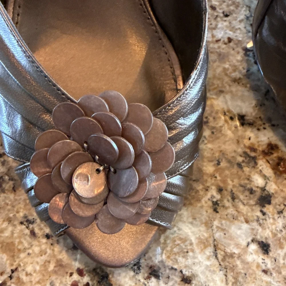 Beautiful heels - Picture 2 of 3